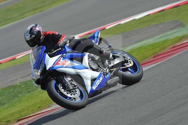 Motorcycle action photographs;Silverstone circuit;Silverstone photographs;Trackday digital images;event digital images;eventdigitalimages;no limits trackday;peter wileman photography;rockingham towcester northamptonshire;trackday;trackday photos