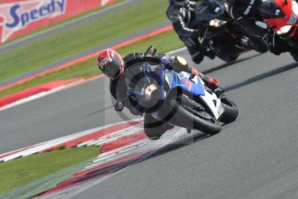 Motorcycle action photographs;Silverstone circuit;Silverstone photographs;Trackday digital images;event digital images;eventdigitalimages;no limits trackday;peter wileman photography;rockingham towcester northamptonshire;trackday;trackday photos