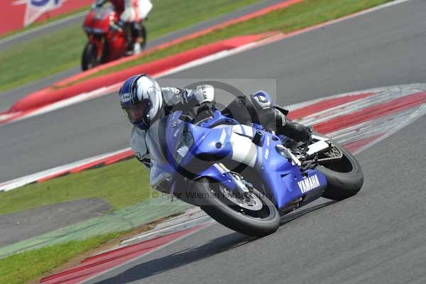 Motorcycle action photographs;Silverstone circuit;Silverstone photographs;Trackday digital images;event digital images;eventdigitalimages;no limits trackday;peter wileman photography;rockingham towcester northamptonshire;trackday;trackday photos