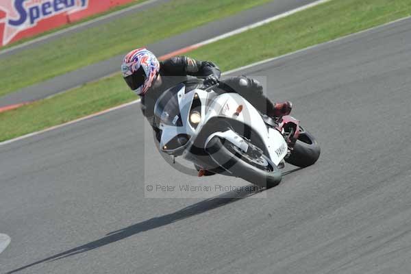Motorcycle action photographs;Silverstone circuit;Silverstone photographs;Trackday digital images;event digital images;eventdigitalimages;no limits trackday;peter wileman photography;rockingham towcester northamptonshire;trackday;trackday photos