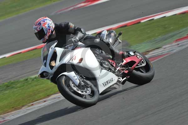 Motorcycle action photographs;Silverstone circuit;Silverstone photographs;Trackday digital images;event digital images;eventdigitalimages;no limits trackday;peter wileman photography;rockingham towcester northamptonshire;trackday;trackday photos