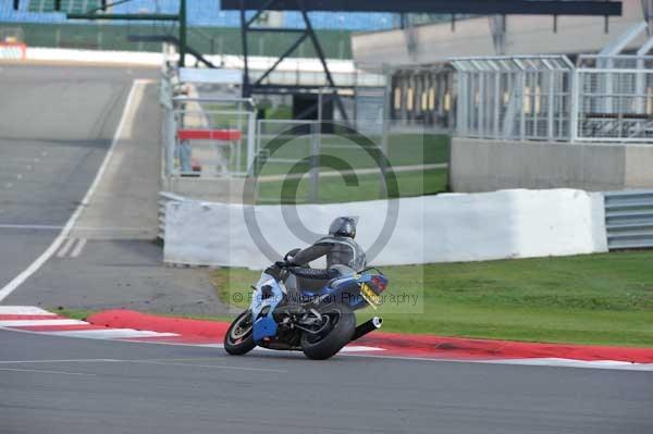 Motorcycle action photographs;Silverstone circuit;Silverstone photographs;Trackday digital images;event digital images;eventdigitalimages;no limits trackday;peter wileman photography;rockingham towcester northamptonshire;trackday;trackday photos