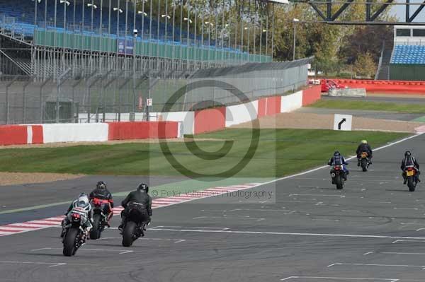 Motorcycle action photographs;Silverstone circuit;Silverstone photographs;Trackday digital images;event digital images;eventdigitalimages;no limits trackday;peter wileman photography;rockingham towcester northamptonshire;trackday;trackday photos