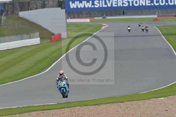 Motorcycle action photographs;Silverstone circuit;Silverstone photographs;Trackday digital images;event digital images;eventdigitalimages;no limits trackday;peter wileman photography;rockingham towcester northamptonshire;trackday;trackday photos
