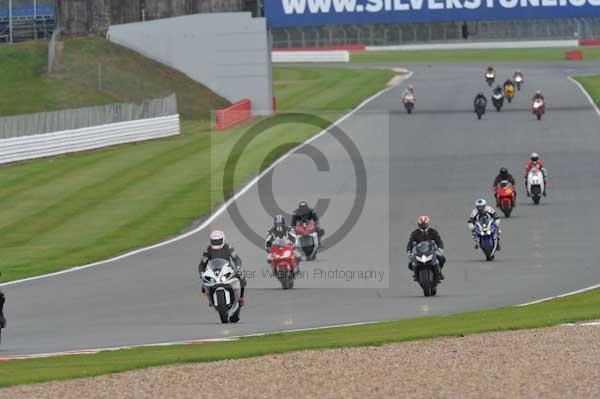 Motorcycle action photographs;Silverstone circuit;Silverstone photographs;Trackday digital images;event digital images;eventdigitalimages;no limits trackday;peter wileman photography;rockingham towcester northamptonshire;trackday;trackday photos