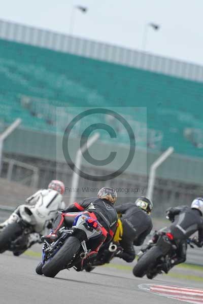 Motorcycle action photographs;Silverstone circuit;Silverstone photographs;Trackday digital images;event digital images;eventdigitalimages;no limits trackday;peter wileman photography;rockingham towcester northamptonshire;trackday;trackday photos