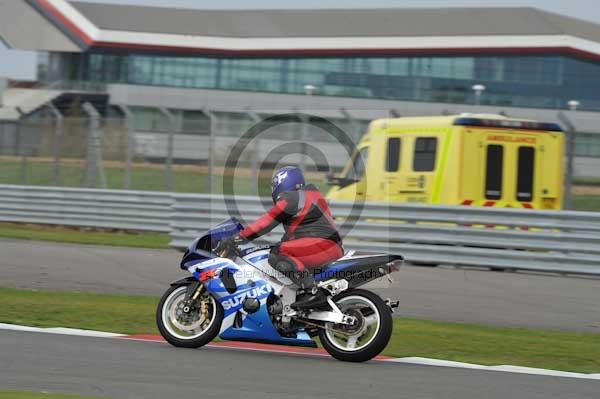 Motorcycle action photographs;Silverstone circuit;Silverstone photographs;Trackday digital images;event digital images;eventdigitalimages;no limits trackday;peter wileman photography;rockingham towcester northamptonshire;trackday;trackday photos