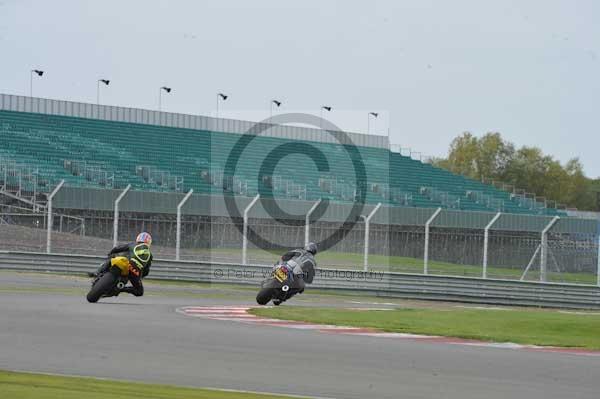 Motorcycle action photographs;Silverstone circuit;Silverstone photographs;Trackday digital images;event digital images;eventdigitalimages;no limits trackday;peter wileman photography;rockingham towcester northamptonshire;trackday;trackday photos