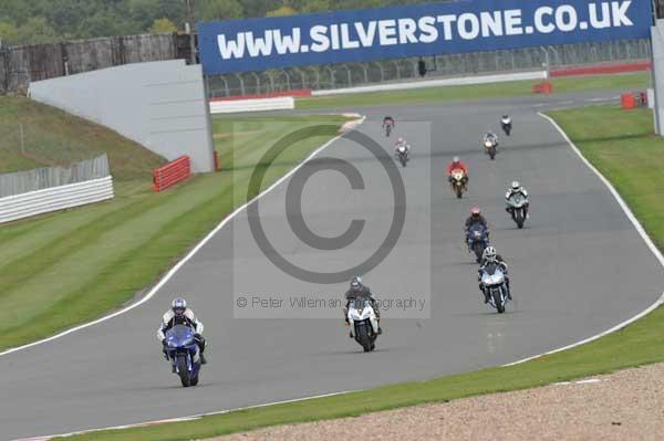Motorcycle action photographs;Silverstone circuit;Silverstone photographs;Trackday digital images;event digital images;eventdigitalimages;no limits trackday;peter wileman photography;rockingham towcester northamptonshire;trackday;trackday photos