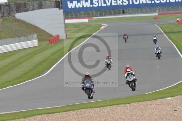 Motorcycle action photographs;Silverstone circuit;Silverstone photographs;Trackday digital images;event digital images;eventdigitalimages;no limits trackday;peter wileman photography;rockingham towcester northamptonshire;trackday;trackday photos