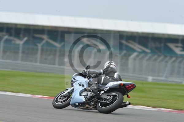 Motorcycle action photographs;Silverstone circuit;Silverstone photographs;Trackday digital images;event digital images;eventdigitalimages;no limits trackday;peter wileman photography;rockingham towcester northamptonshire;trackday;trackday photos