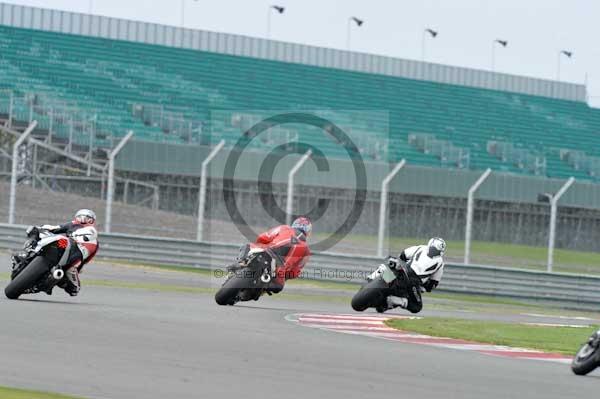 Motorcycle action photographs;Silverstone circuit;Silverstone photographs;Trackday digital images;event digital images;eventdigitalimages;no limits trackday;peter wileman photography;rockingham towcester northamptonshire;trackday;trackday photos