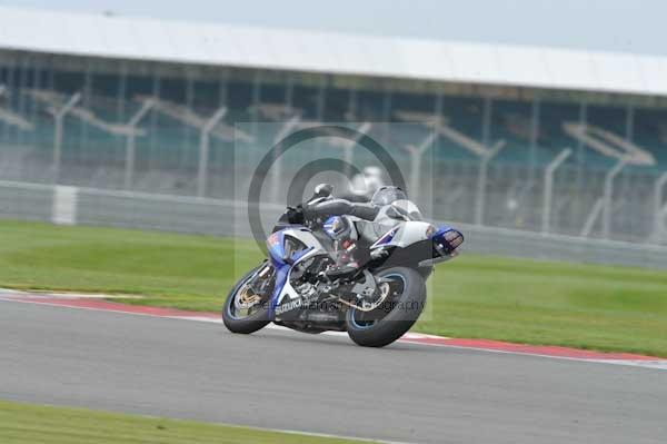 Motorcycle action photographs;Silverstone circuit;Silverstone photographs;Trackday digital images;event digital images;eventdigitalimages;no limits trackday;peter wileman photography;rockingham towcester northamptonshire;trackday;trackday photos