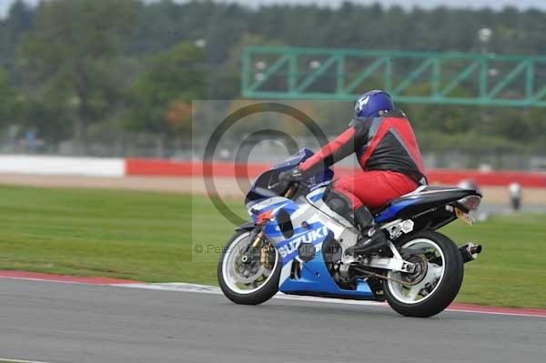 Motorcycle action photographs;Silverstone circuit;Silverstone photographs;Trackday digital images;event digital images;eventdigitalimages;no limits trackday;peter wileman photography;rockingham towcester northamptonshire;trackday;trackday photos