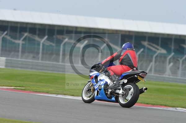 Motorcycle action photographs;Silverstone circuit;Silverstone photographs;Trackday digital images;event digital images;eventdigitalimages;no limits trackday;peter wileman photography;rockingham towcester northamptonshire;trackday;trackday photos