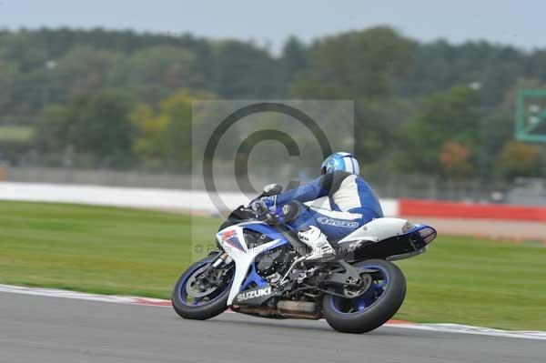 Motorcycle action photographs;Silverstone circuit;Silverstone photographs;Trackday digital images;event digital images;eventdigitalimages;no limits trackday;peter wileman photography;rockingham towcester northamptonshire;trackday;trackday photos