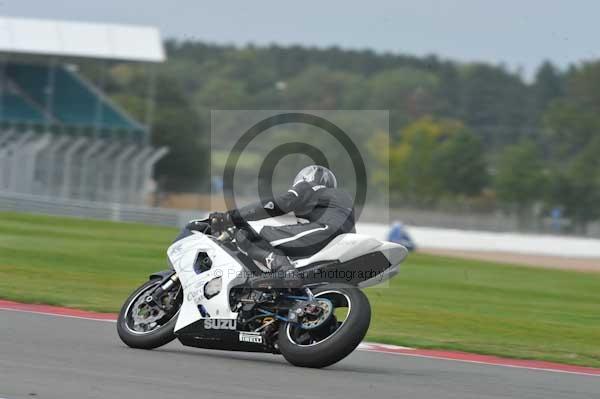 Motorcycle action photographs;Silverstone circuit;Silverstone photographs;Trackday digital images;event digital images;eventdigitalimages;no limits trackday;peter wileman photography;rockingham towcester northamptonshire;trackday;trackday photos