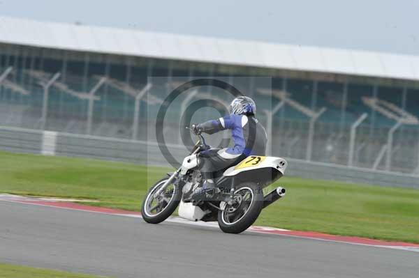 Motorcycle action photographs;Silverstone circuit;Silverstone photographs;Trackday digital images;event digital images;eventdigitalimages;no limits trackday;peter wileman photography;rockingham towcester northamptonshire;trackday;trackday photos