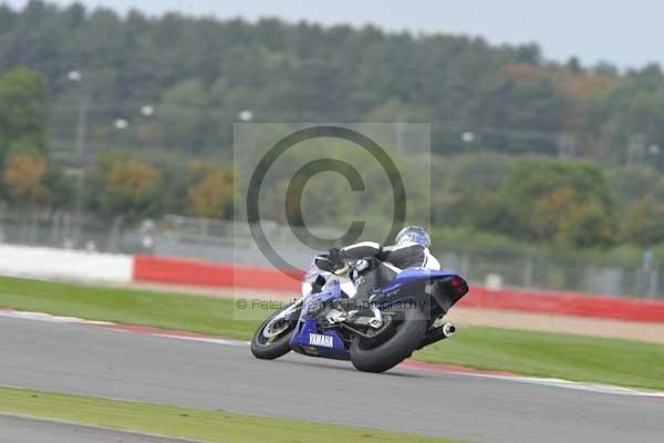 Motorcycle action photographs;Silverstone circuit;Silverstone photographs;Trackday digital images;event digital images;eventdigitalimages;no limits trackday;peter wileman photography;rockingham towcester northamptonshire;trackday;trackday photos