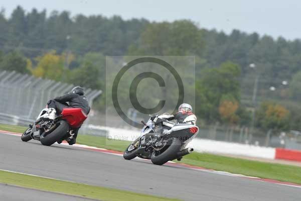 Motorcycle action photographs;Silverstone circuit;Silverstone photographs;Trackday digital images;event digital images;eventdigitalimages;no limits trackday;peter wileman photography;rockingham towcester northamptonshire;trackday;trackday photos
