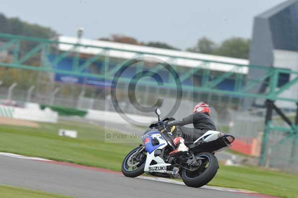 Motorcycle action photographs;Silverstone circuit;Silverstone photographs;Trackday digital images;event digital images;eventdigitalimages;no limits trackday;peter wileman photography;rockingham towcester northamptonshire;trackday;trackday photos