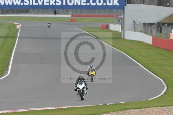 Motorcycle action photographs;Silverstone circuit;Silverstone photographs;Trackday digital images;event digital images;eventdigitalimages;no limits trackday;peter wileman photography;rockingham towcester northamptonshire;trackday;trackday photos