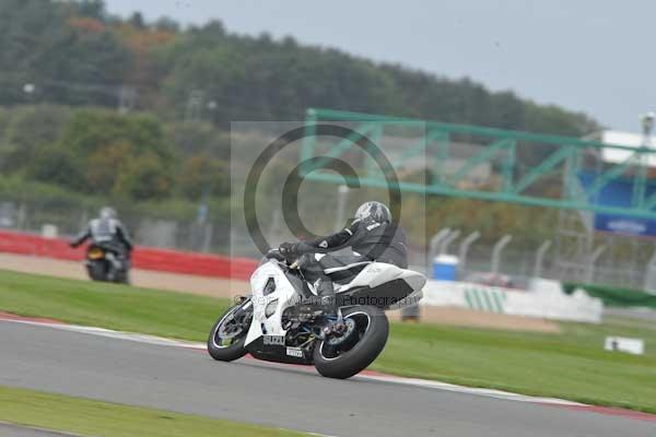 Motorcycle action photographs;Silverstone circuit;Silverstone photographs;Trackday digital images;event digital images;eventdigitalimages;no limits trackday;peter wileman photography;rockingham towcester northamptonshire;trackday;trackday photos