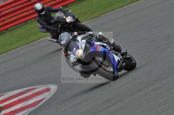 Motorcycle action photographs;Silverstone circuit;Silverstone photographs;Trackday digital images;event digital images;eventdigitalimages;no limits trackday;peter wileman photography;rockingham towcester northamptonshire;trackday;trackday photos