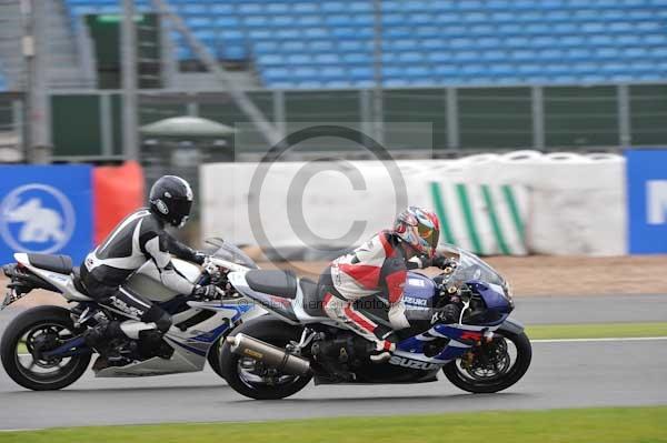 Motorcycle action photographs;Silverstone circuit;Silverstone photographs;Trackday digital images;event digital images;eventdigitalimages;no limits trackday;peter wileman photography;rockingham towcester northamptonshire;trackday;trackday photos
