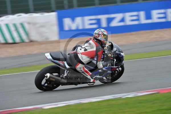 Motorcycle action photographs;Silverstone circuit;Silverstone photographs;Trackday digital images;event digital images;eventdigitalimages;no limits trackday;peter wileman photography;rockingham towcester northamptonshire;trackday;trackday photos