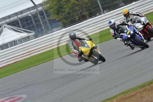 Motorcycle action photographs;Silverstone circuit;Silverstone photographs;Trackday digital images;event digital images;eventdigitalimages;no limits trackday;peter wileman photography;rockingham towcester northamptonshire;trackday;trackday photos