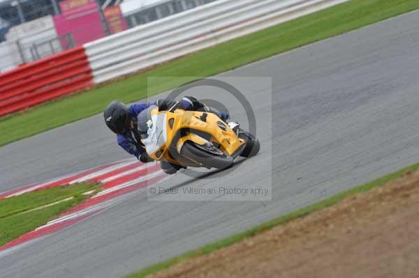 Motorcycle action photographs;Silverstone circuit;Silverstone photographs;Trackday digital images;event digital images;eventdigitalimages;no limits trackday;peter wileman photography;rockingham towcester northamptonshire;trackday;trackday photos