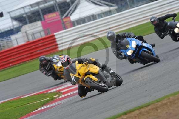 Motorcycle action photographs;Silverstone circuit;Silverstone photographs;Trackday digital images;event digital images;eventdigitalimages;no limits trackday;peter wileman photography;rockingham towcester northamptonshire;trackday;trackday photos