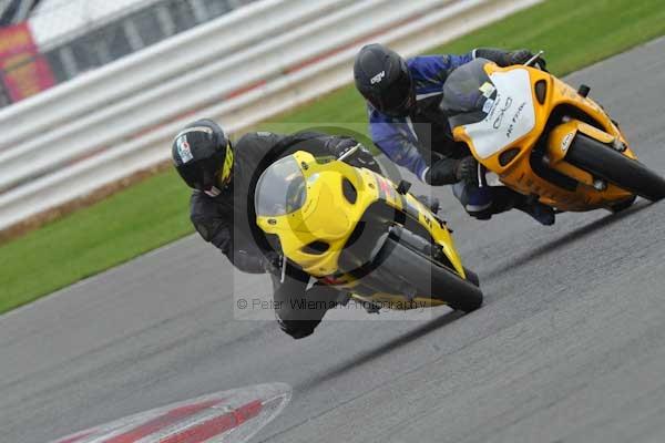 Motorcycle action photographs;Silverstone circuit;Silverstone photographs;Trackday digital images;event digital images;eventdigitalimages;no limits trackday;peter wileman photography;rockingham towcester northamptonshire;trackday;trackday photos