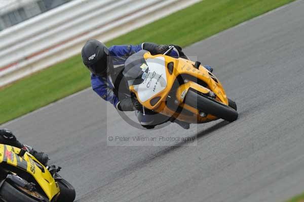 Motorcycle action photographs;Silverstone circuit;Silverstone photographs;Trackday digital images;event digital images;eventdigitalimages;no limits trackday;peter wileman photography;rockingham towcester northamptonshire;trackday;trackday photos