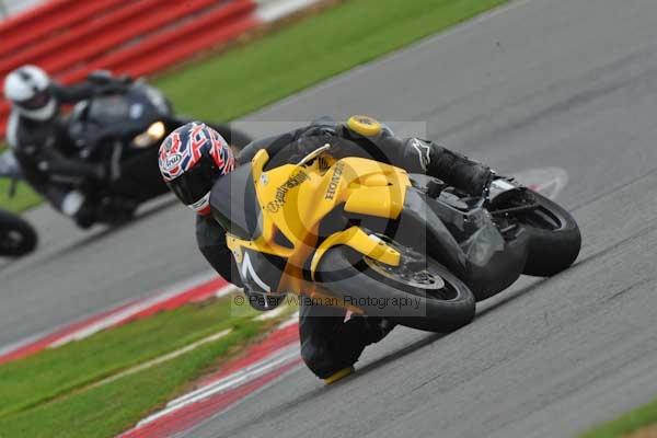 Motorcycle action photographs;Silverstone circuit;Silverstone photographs;Trackday digital images;event digital images;eventdigitalimages;no limits trackday;peter wileman photography;rockingham towcester northamptonshire;trackday;trackday photos