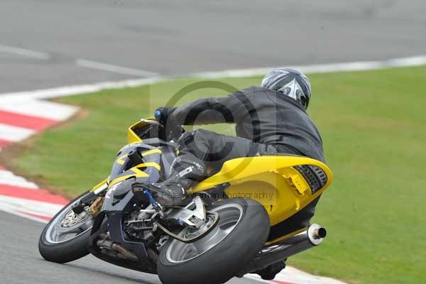 Motorcycle action photographs;Silverstone circuit;Silverstone photographs;Trackday digital images;event digital images;eventdigitalimages;no limits trackday;peter wileman photography;rockingham towcester northamptonshire;trackday;trackday photos