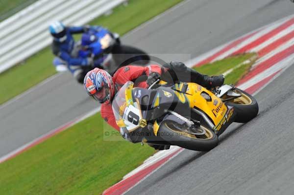Motorcycle action photographs;Silverstone circuit;Silverstone photographs;Trackday digital images;event digital images;eventdigitalimages;no limits trackday;peter wileman photography;rockingham towcester northamptonshire;trackday;trackday photos