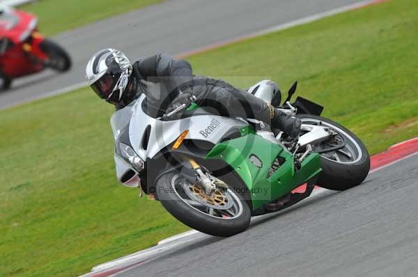 Motorcycle action photographs;Silverstone circuit;Silverstone photographs;Trackday digital images;event digital images;eventdigitalimages;no limits trackday;peter wileman photography;rockingham towcester northamptonshire;trackday;trackday photos