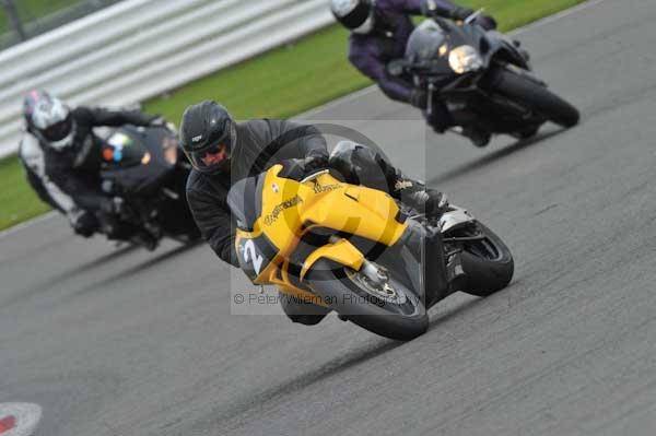Motorcycle action photographs;Silverstone circuit;Silverstone photographs;Trackday digital images;event digital images;eventdigitalimages;no limits trackday;peter wileman photography;rockingham towcester northamptonshire;trackday;trackday photos
