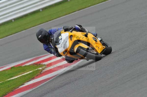Motorcycle action photographs;Silverstone circuit;Silverstone photographs;Trackday digital images;event digital images;eventdigitalimages;no limits trackday;peter wileman photography;rockingham towcester northamptonshire;trackday;trackday photos