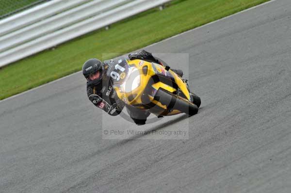 Motorcycle action photographs;Silverstone circuit;Silverstone photographs;Trackday digital images;event digital images;eventdigitalimages;no limits trackday;peter wileman photography;rockingham towcester northamptonshire;trackday;trackday photos