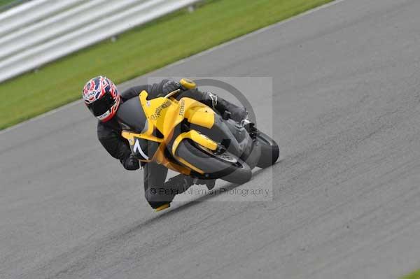 Motorcycle action photographs;Silverstone circuit;Silverstone photographs;Trackday digital images;event digital images;eventdigitalimages;no limits trackday;peter wileman photography;rockingham towcester northamptonshire;trackday;trackday photos
