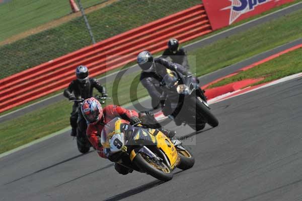 Motorcycle action photographs;Silverstone circuit;Silverstone photographs;Trackday digital images;event digital images;eventdigitalimages;no limits trackday;peter wileman photography;rockingham towcester northamptonshire;trackday;trackday photos