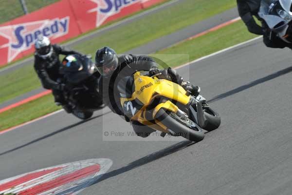 Motorcycle action photographs;Silverstone circuit;Silverstone photographs;Trackday digital images;event digital images;eventdigitalimages;no limits trackday;peter wileman photography;rockingham towcester northamptonshire;trackday;trackday photos