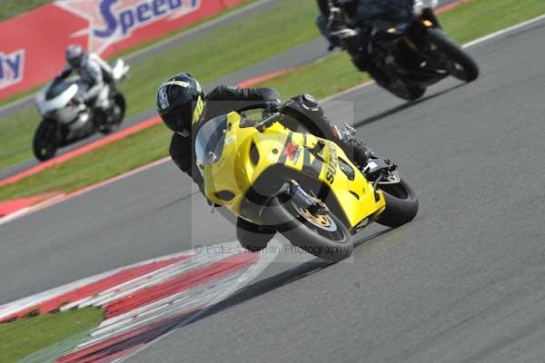 Motorcycle action photographs;Silverstone circuit;Silverstone photographs;Trackday digital images;event digital images;eventdigitalimages;no limits trackday;peter wileman photography;rockingham towcester northamptonshire;trackday;trackday photos