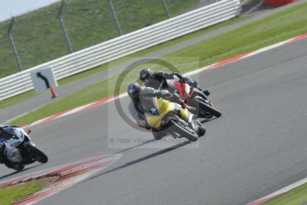 Motorcycle action photographs;Silverstone circuit;Silverstone photographs;Trackday digital images;event digital images;eventdigitalimages;no limits trackday;peter wileman photography;rockingham towcester northamptonshire;trackday;trackday photos