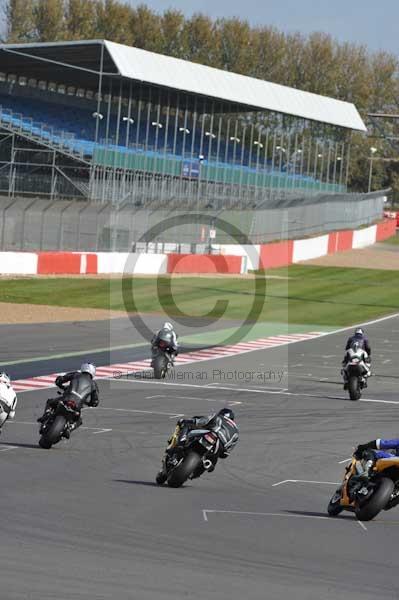 Motorcycle action photographs;Silverstone circuit;Silverstone photographs;Trackday digital images;event digital images;eventdigitalimages;no limits trackday;peter wileman photography;rockingham towcester northamptonshire;trackday;trackday photos