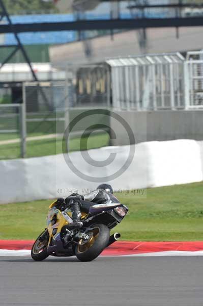 Motorcycle action photographs;Silverstone circuit;Silverstone photographs;Trackday digital images;event digital images;eventdigitalimages;no limits trackday;peter wileman photography;rockingham towcester northamptonshire;trackday;trackday photos