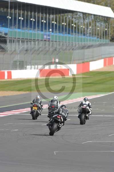 Motorcycle action photographs;Silverstone circuit;Silverstone photographs;Trackday digital images;event digital images;eventdigitalimages;no limits trackday;peter wileman photography;rockingham towcester northamptonshire;trackday;trackday photos